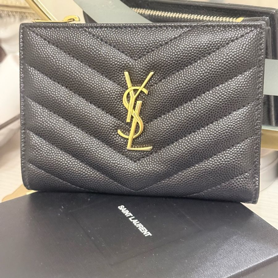 YSL Saint Laurent 魚子醬對開暗扣短夾-8