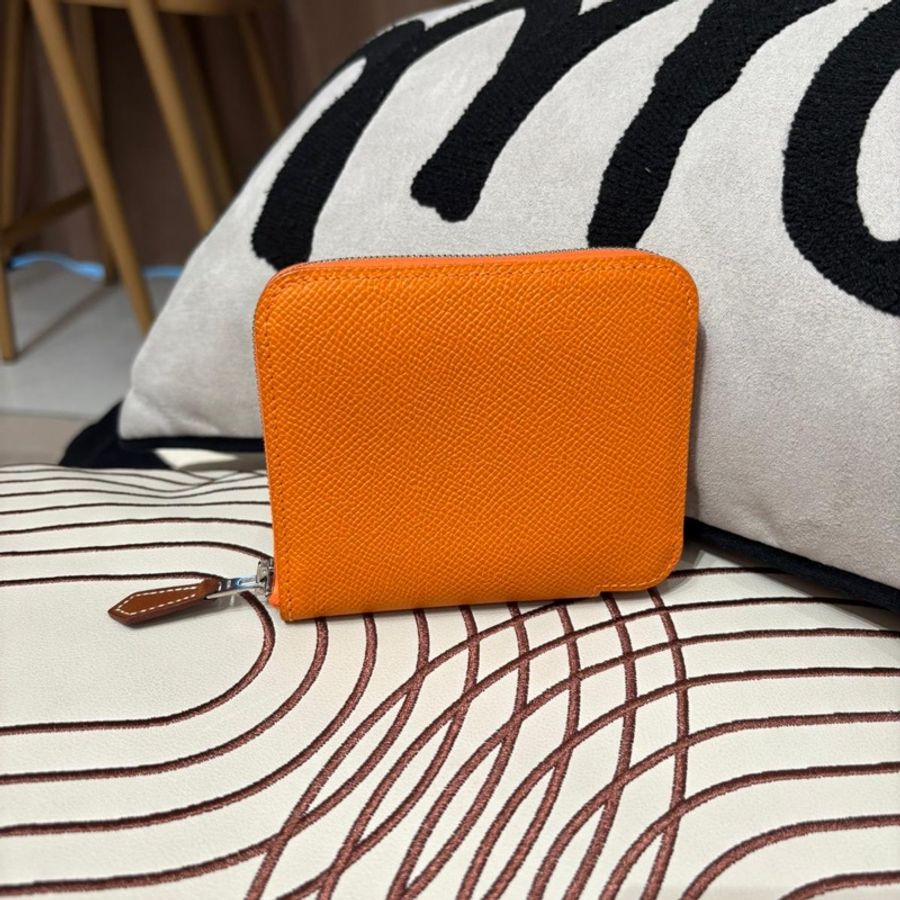 Hermes silk in compact ,stamp B-0