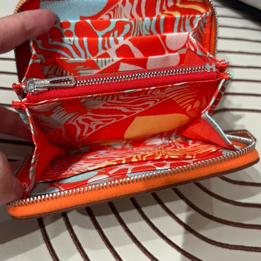 Hermes silk in compact ,stamp B-5