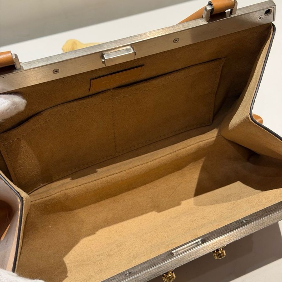 99新LV 路易威登 city frame 伊勢丹楓葉限定走秀限量款夾子包手提包斜挎包 金扣 附件:肩帶-6