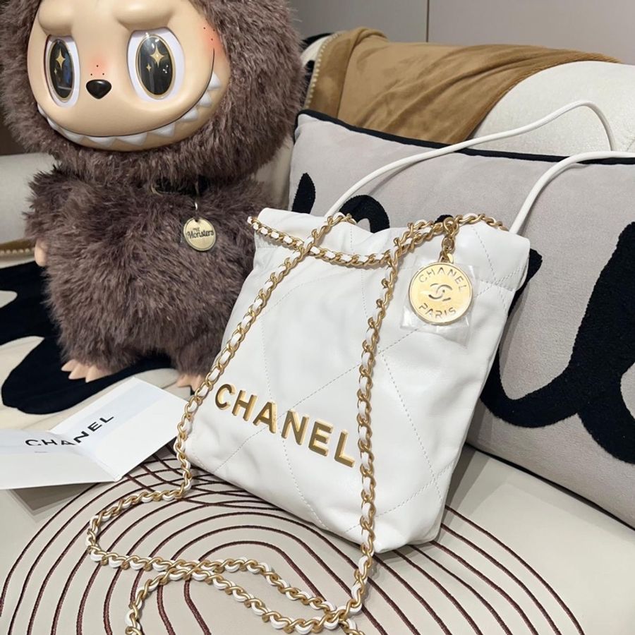 Chanel 22 mini Calfskin白色牛皮金扣-1