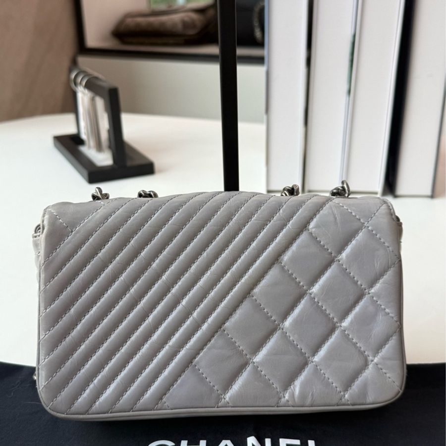 20開 Chanel/香奈兒coco boy淡灰色雙鏈條油蠟皮單肩斜挎鏈條包 尺寸:20*11 98新-2