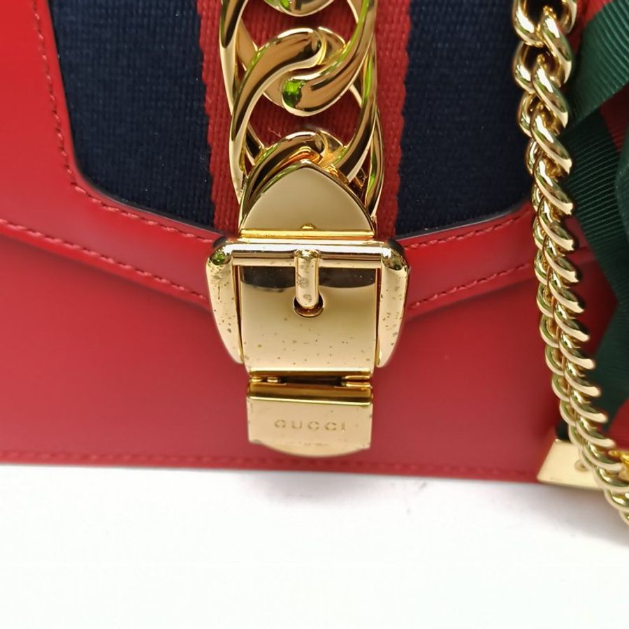 GUCCI Sylvie塞尔维亚丝带包Mini红色牛皮金扣肩背包-5