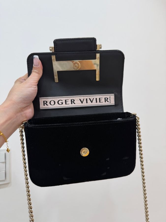 《仙闆名牌精品》Roger Vivier Tres Vivier RV 黑色 銀釦 天鵝絨 鏈條包 斜背包 肩背包-15