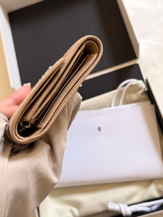 LOEWE Anagram 鵝卵石紋小牛皮三摺皮夾-7