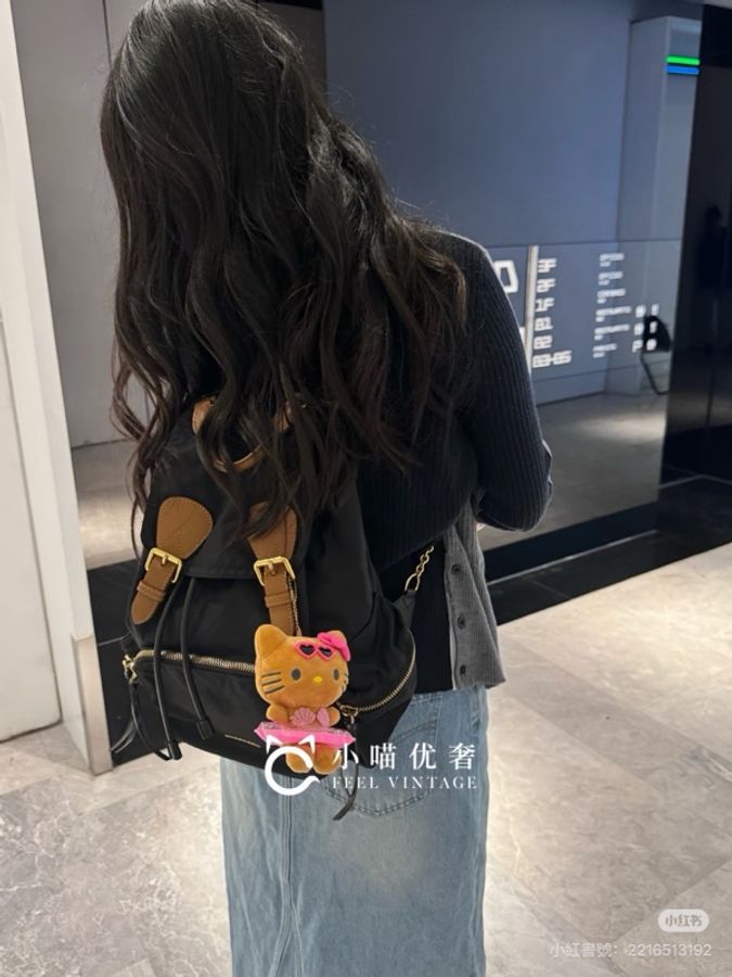 《仙闆名牌精品》Burberry rucksack 黑金 中號 尼龍 後背包 雙肩包 手提包 肩背包-4