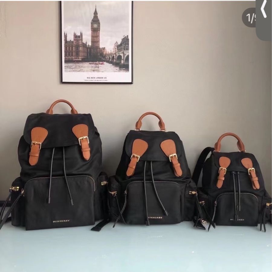 《仙闆名牌精品》Burberry rucksack 黑金 中號 尼龍 後背包 雙肩包 手提包 肩背包-36