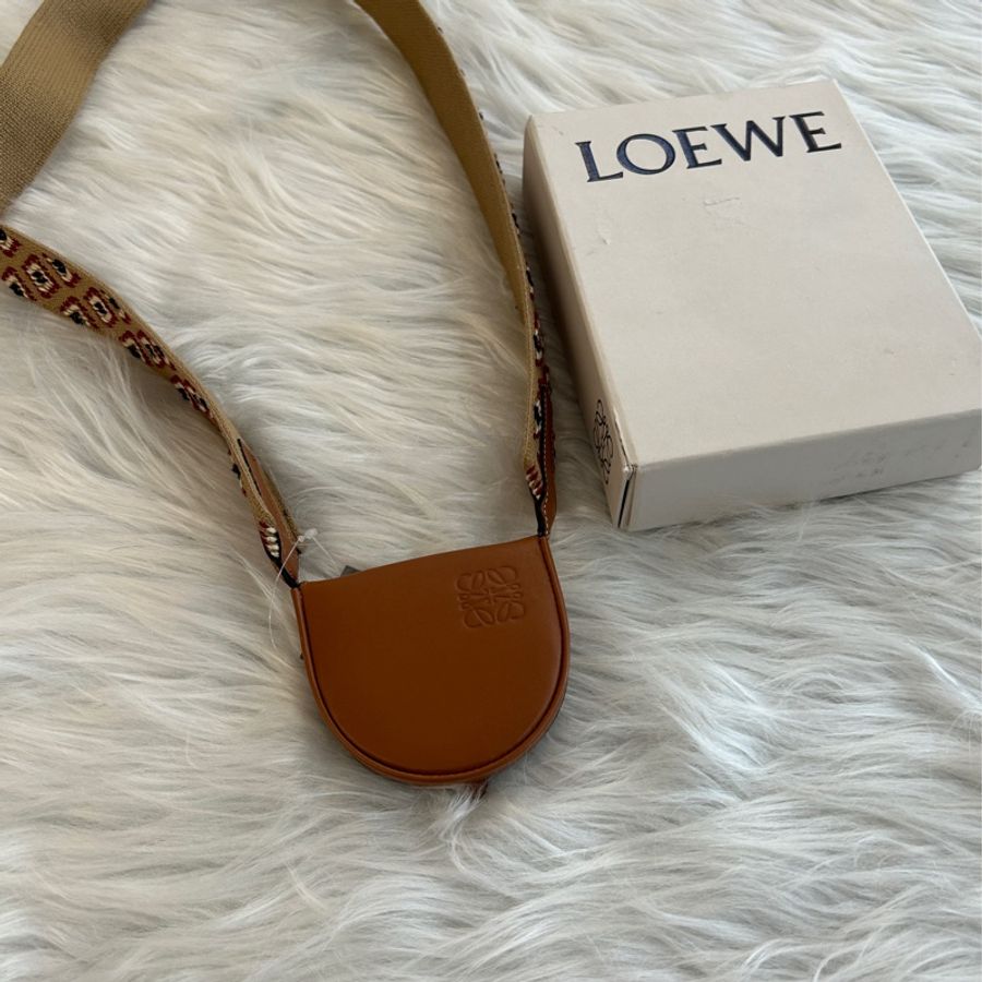 Loewe 小斜跨包 附原盒-0