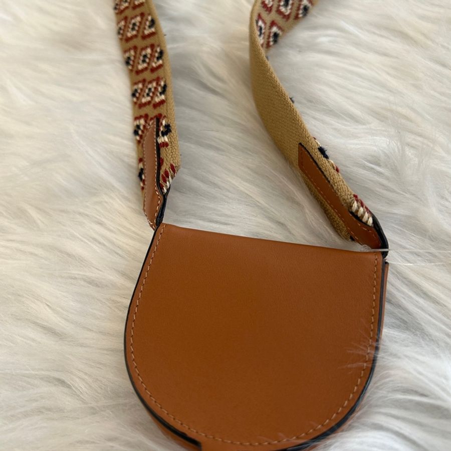 Loewe 小斜跨包 附原盒-2