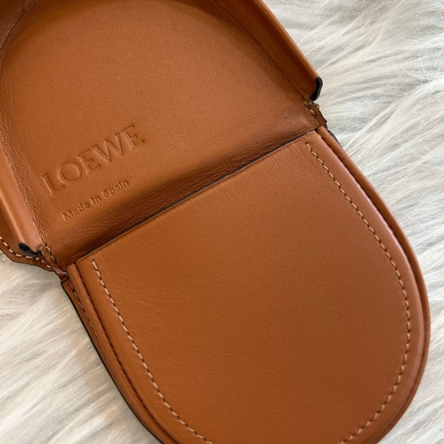 Loewe 小斜跨包 附原盒-4