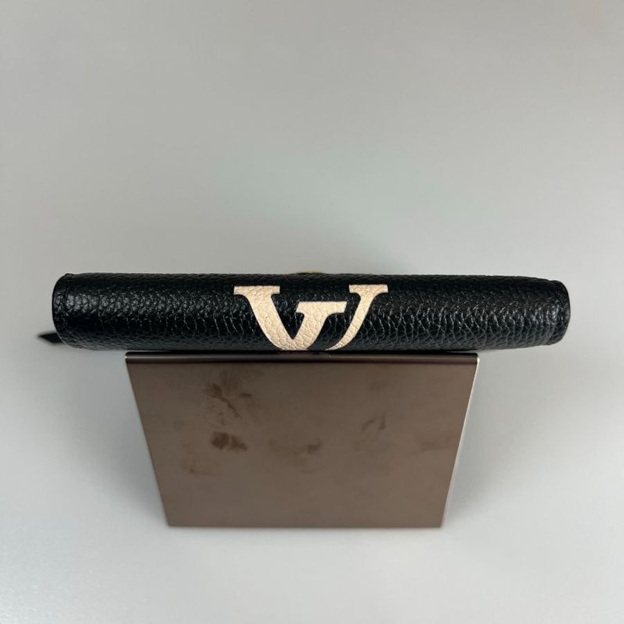 LV M80968/晶片款 黑皮革壓紋Victorine三折短夾-5