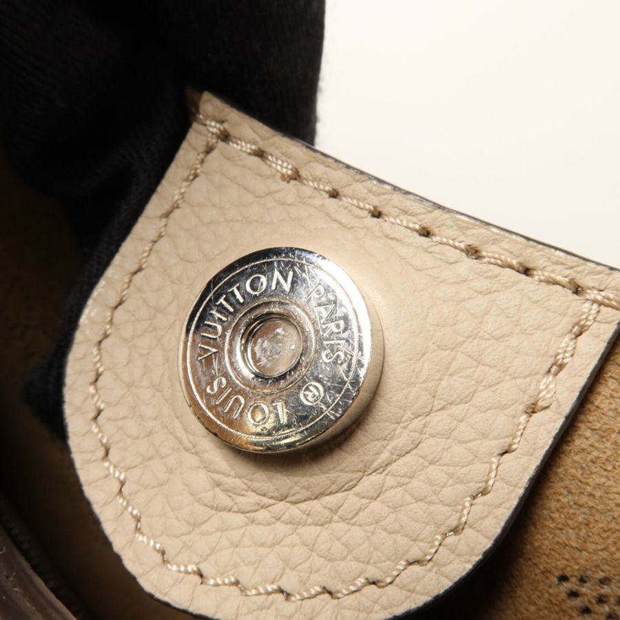 LOUIS VUITTON Mahina Carmel手挽袋-9
