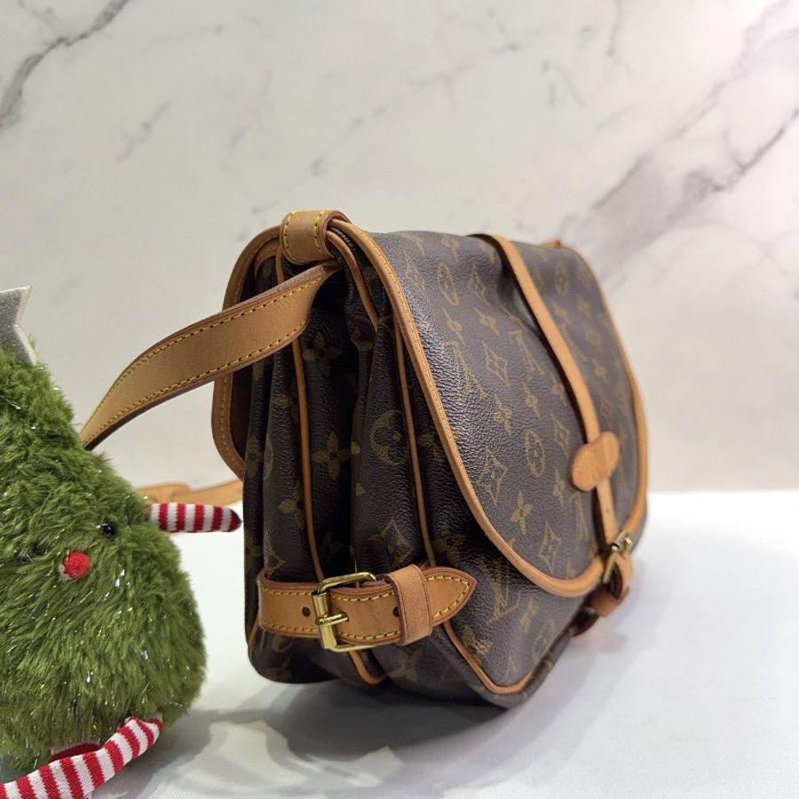 LV Monogram Saumur雙層馬鞍包-3