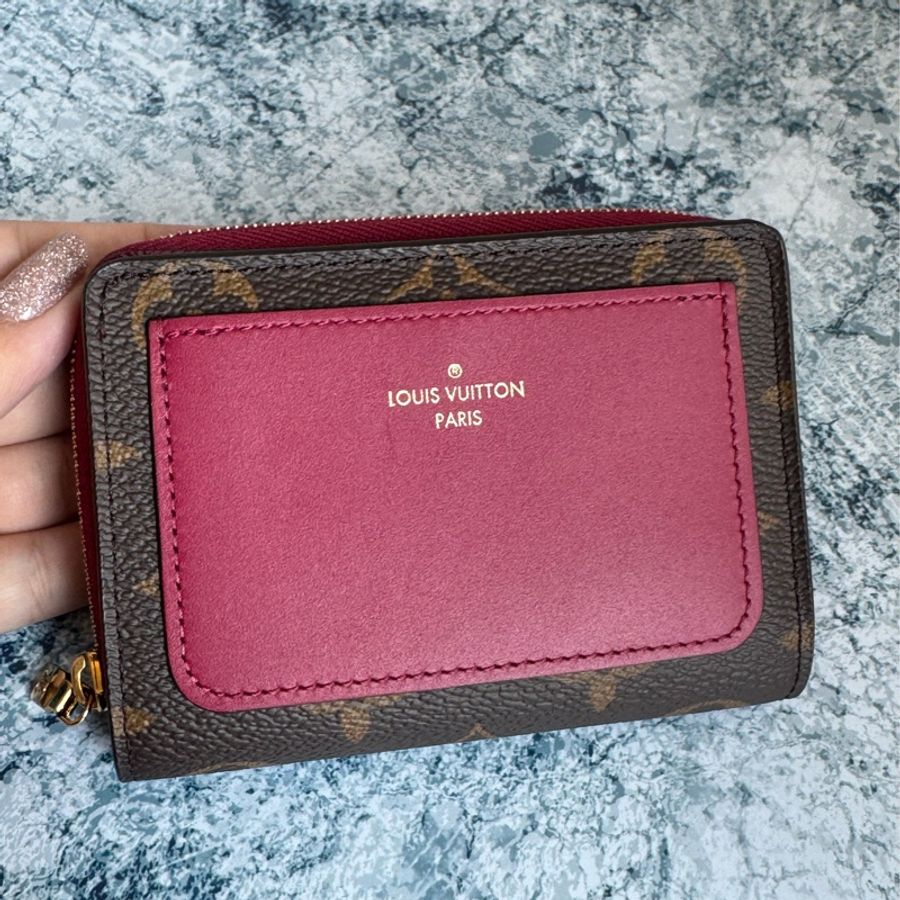 LV M82377花紋/桃紅釦式短夾-1
