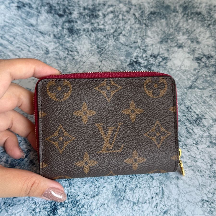 LV M82377花紋/桃紅釦式短夾-2