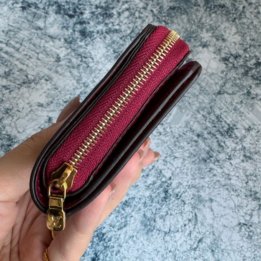 LV M82377花紋/桃紅釦式短夾-4