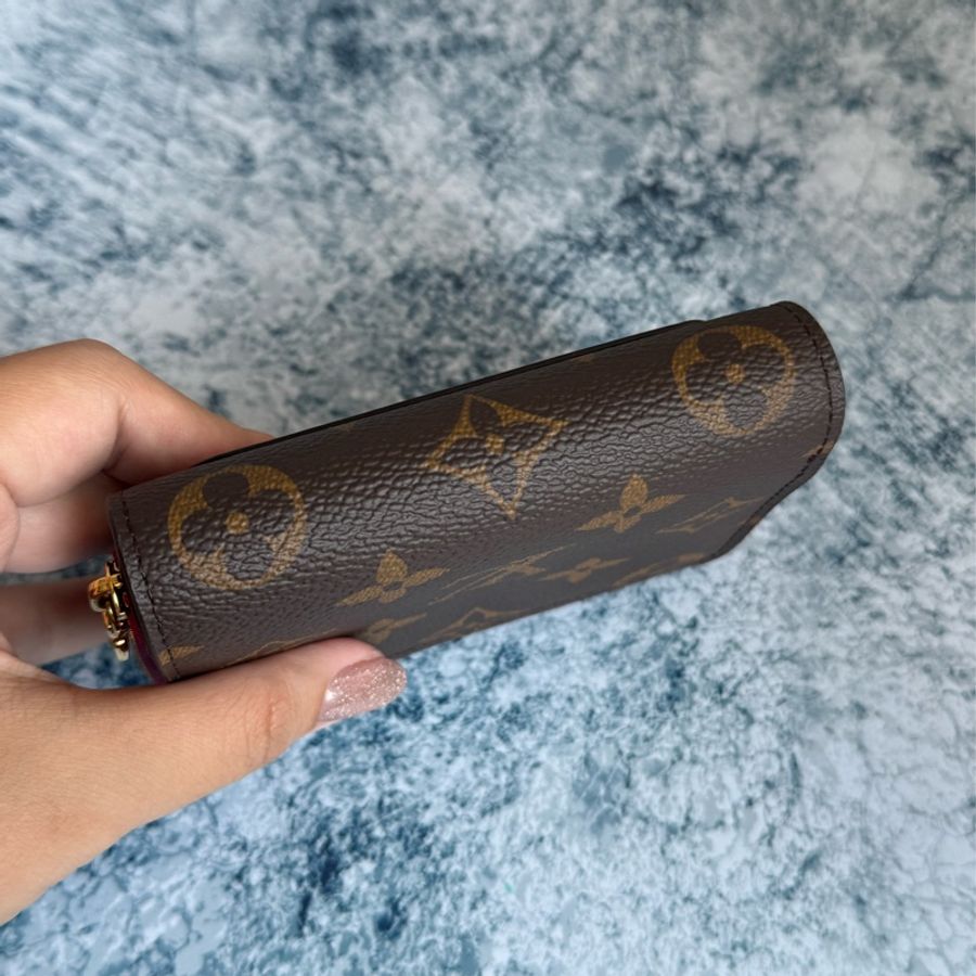LV M82377花紋/桃紅釦式短夾-6