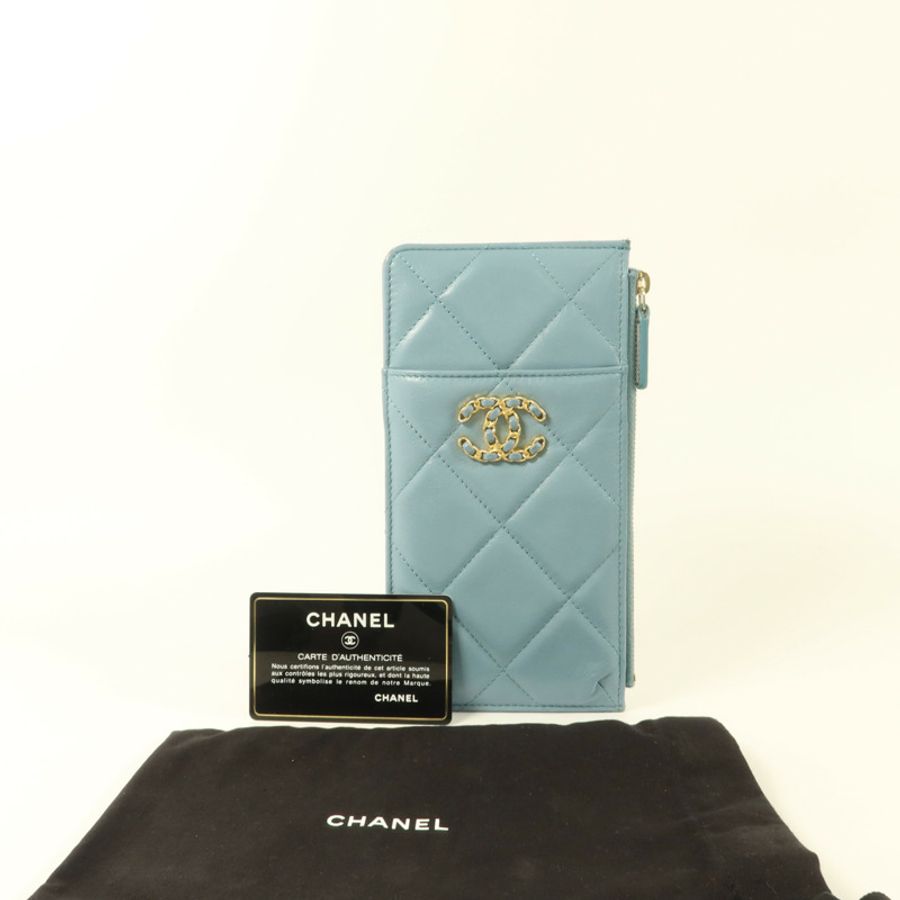 CHANEL 羊皮皮革C19 Phone And Card Holder卡片套電話包-8