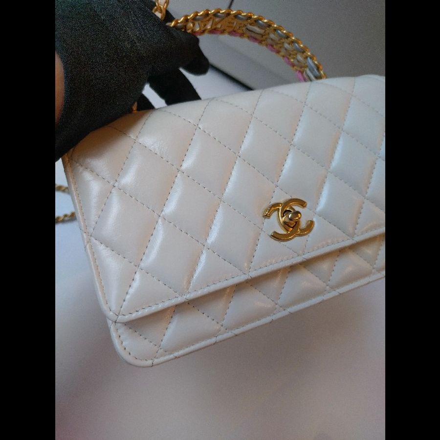 Chanel 珠光白皮革粉拼色鍊帶小包 WOC handle-6