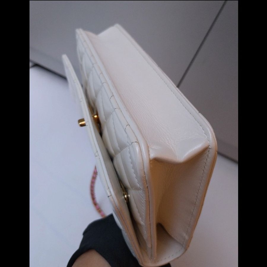 Chanel 珠光白皮革粉拼色鍊帶小包 WOC handle-15