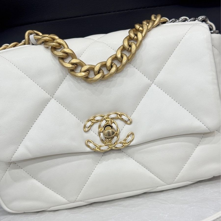 Chanel香奈兒白色羊皮19bag小號-1