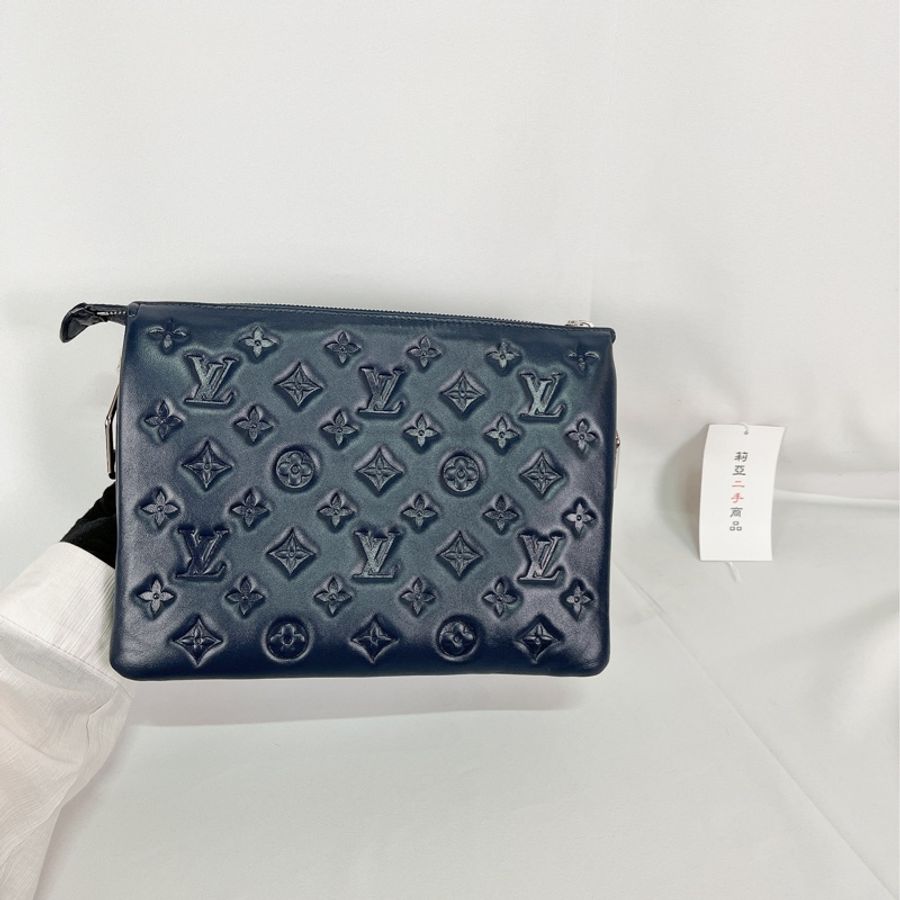 莉亞精品♡LV M20379 Coussin PM深藍黑壓紋斜背包 二手-4