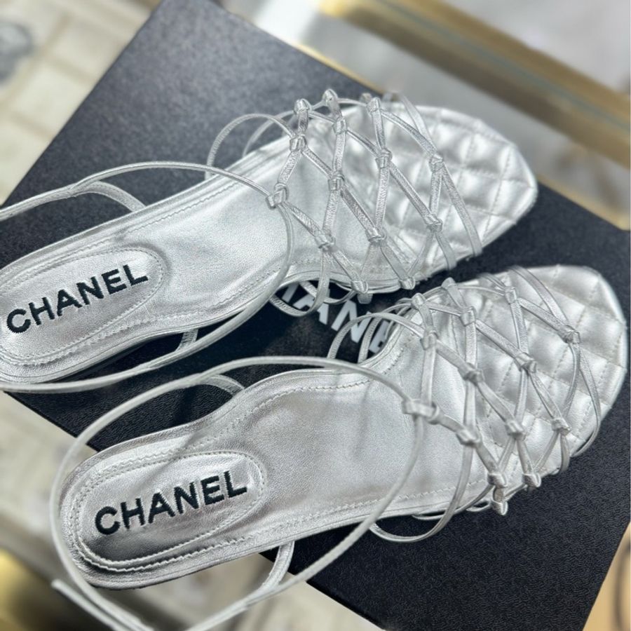 99新 CHANEL 香奈兒  爆款銀色涼鞋 38.5碼-0