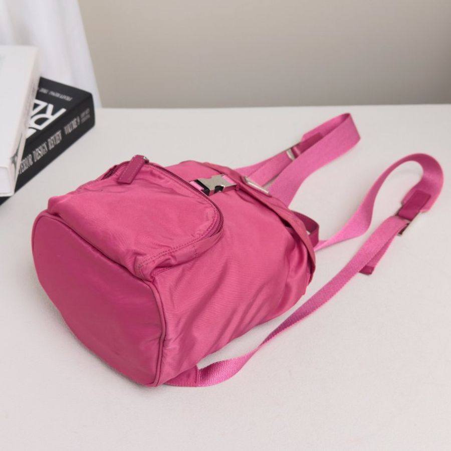 PRADA 粉色銀扣尼龍mini後背包20*21*12 98新配件塵袋-2