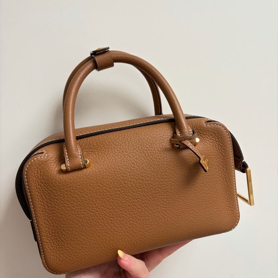 Delvaux cool box mini 焦糖色-1