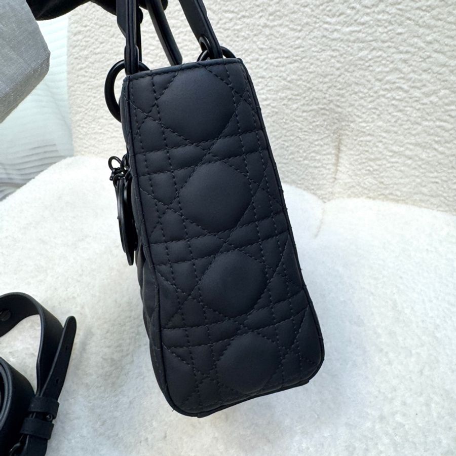 迪奧DIOR 磨砂黑啞光 Lady Dior 頂級四格中號黛妃包 M0538SLOI 極美全黑 So Black-11