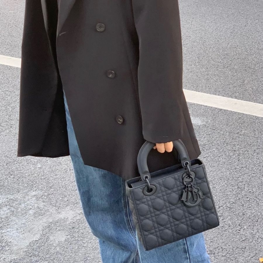 迪奧DIOR 磨砂黑啞光 Lady Dior 頂級四格中號黛妃包 M0538SLOI 極美全黑 So Black-1