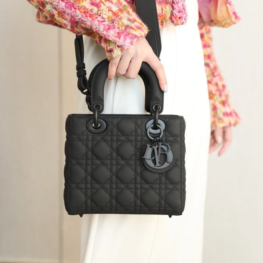迪奧DIOR 磨砂黑啞光 Lady Dior 頂級四格中號黛妃包 M0538SLOI 極美全黑 So Black-6