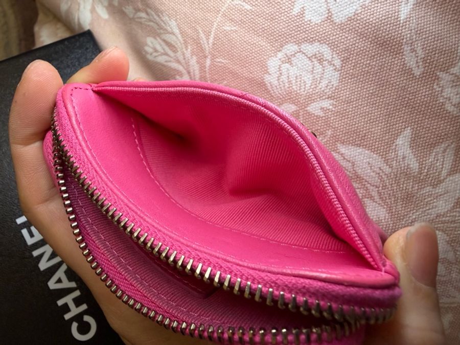 香奈兒 櫻花粉 芭比粉 零錢 吐司包 短夾 多用途錢包 卡包 chanel 19 pink Quilted Chanel 19 Zip Card Holder Wallet Pink-17