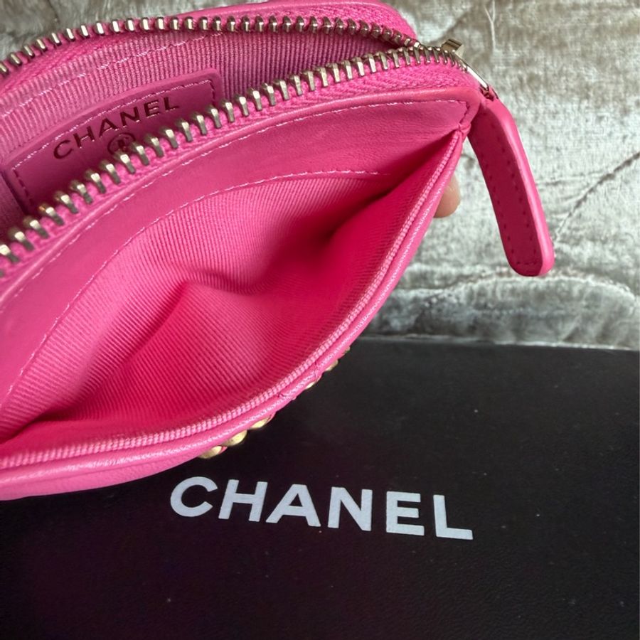 香奈兒 櫻花粉 芭比粉 零錢 吐司包 短夾 多用途錢包 卡包 chanel 19 pink Quilted Chanel 19 Zip Card Holder Wallet Pink-25