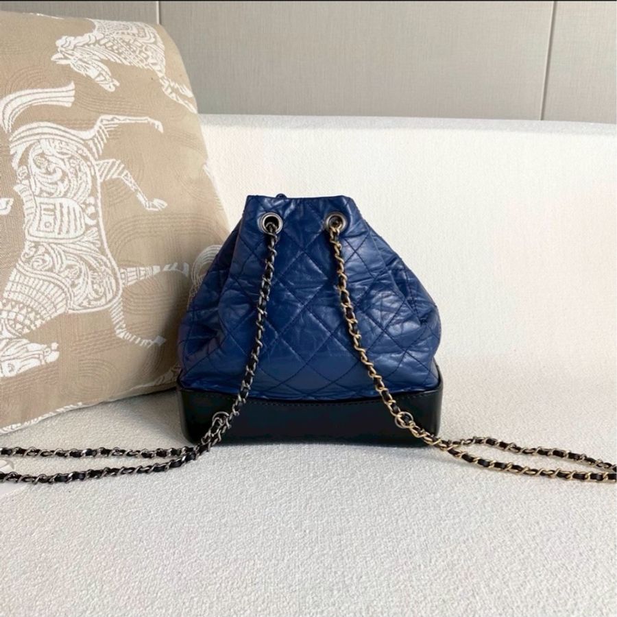 全網最低價😍率性絕美款🦋Chanel香奈兒復古海軍藍拼黑Gabrielle束口流浪包水桶包雙肩包手提包-14
