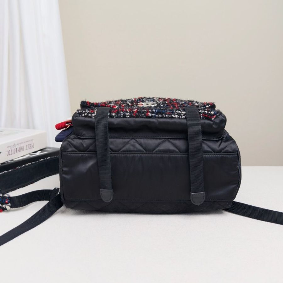 CHANEL 黑色拼毛呢後背包28*33*10.5 98新配件塵袋 保卡-5