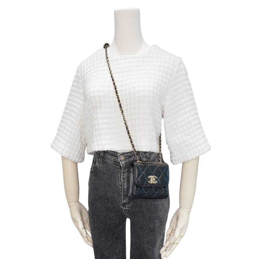 Chanel 展示品 Trendy CC 菱格羊皮淡金釦方形迷你口蓋鍊包(A81633-黑)-6