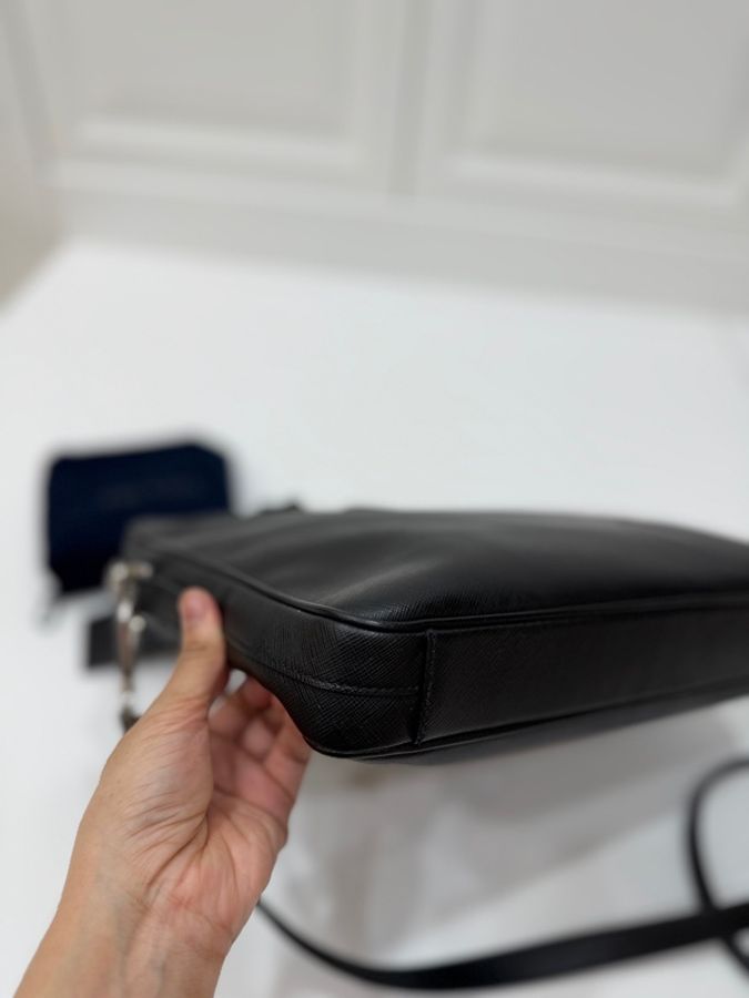 《仙闆名牌精品》PRADA 黑色 防刮 十字紋 公事包 手提包 肩背包 側背包 斜背包 電腦包 文件包-12