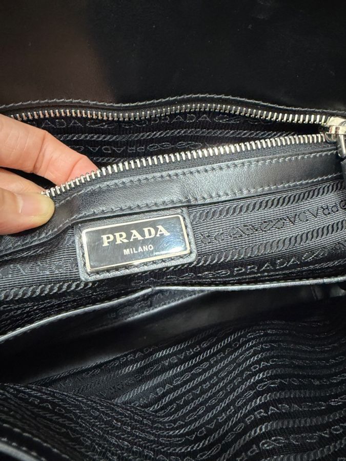《仙闆名牌精品》PRADA 黑色 防刮 十字紋 公事包 手提包 肩背包 側背包 斜背包 電腦包 文件包-22
