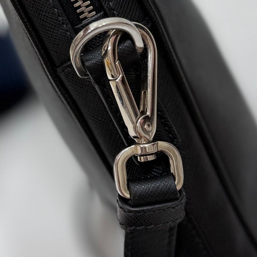 《仙闆名牌精品》PRADA 黑色 防刮 十字紋 公事包 手提包 肩背包 側背包 斜背包 電腦包 文件包-31