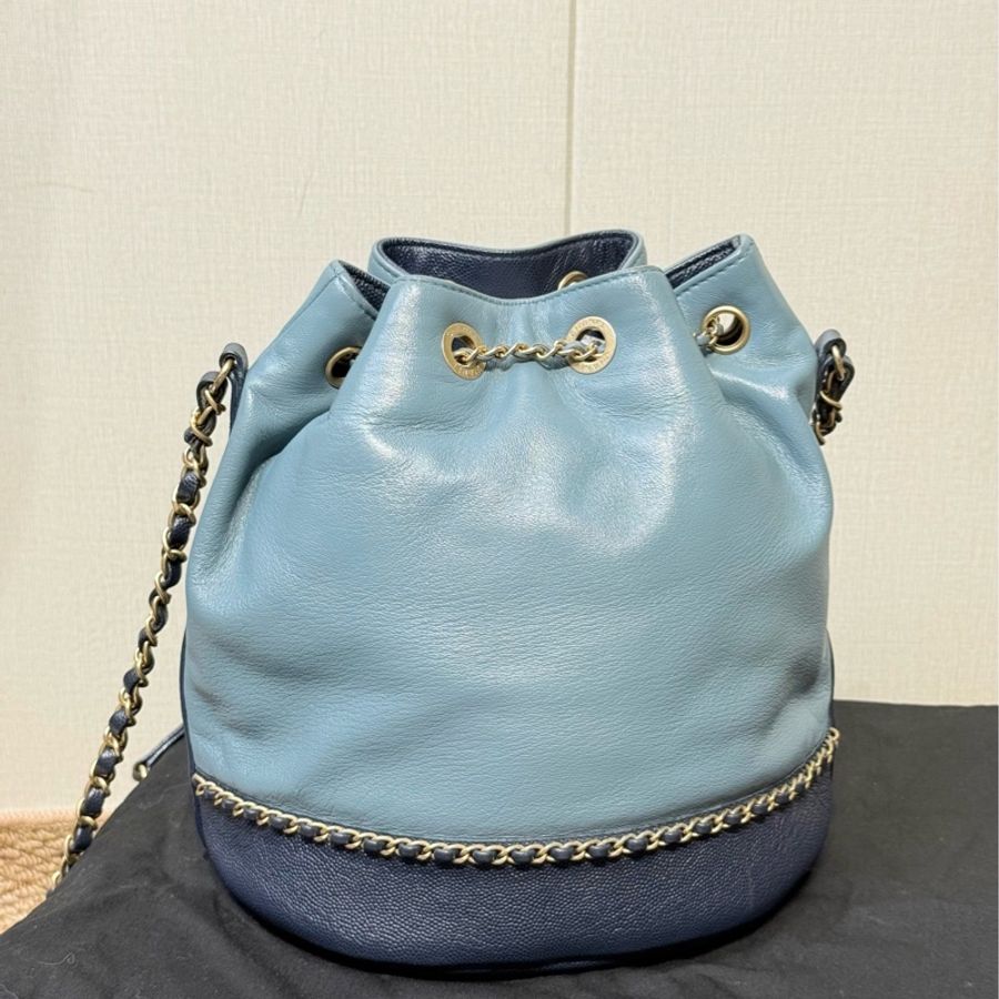 Chanel 香奈兒 抽繩水桶包 霧霾藍配深藍魚子醬 27開 尺寸:22×21cm-2