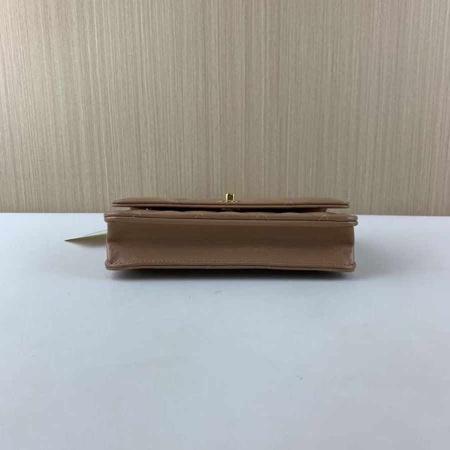 Chanel 深米色麻花扭紋手柄 woc鏈條包 芯片款19.2*12.3*3.5 98新配件塵袋 購證-3