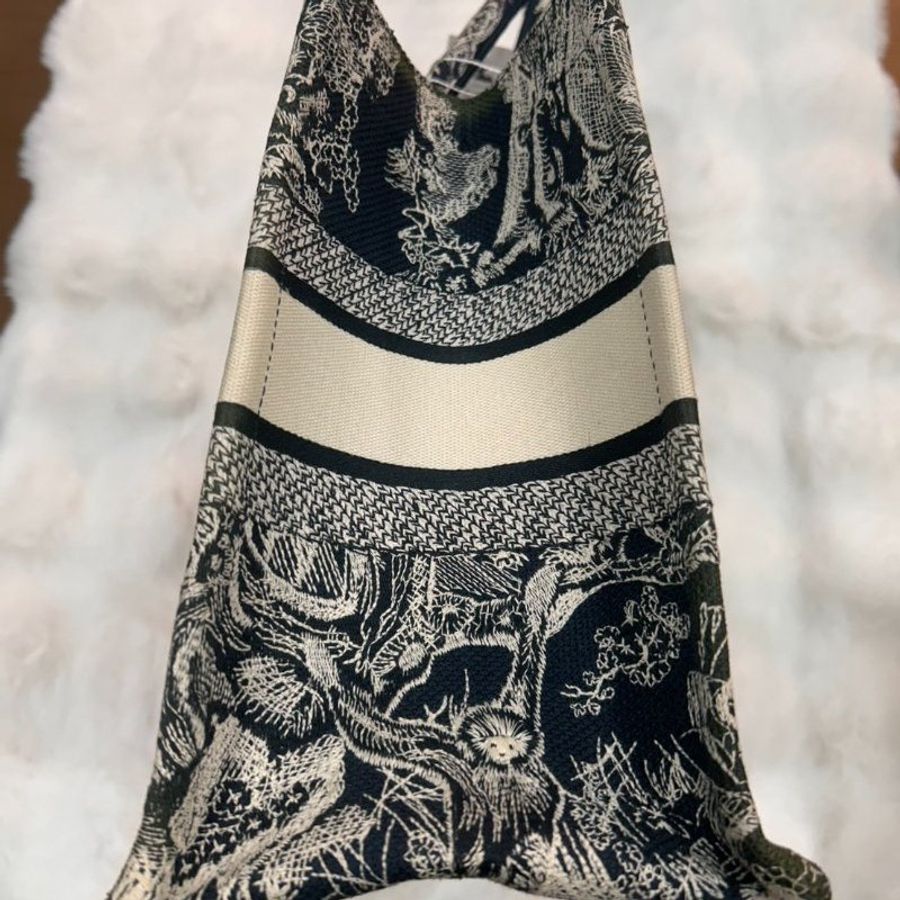 Dior 經典BOOK TOTE系列動物主題圖案 刺繡帆布手提托特包-2