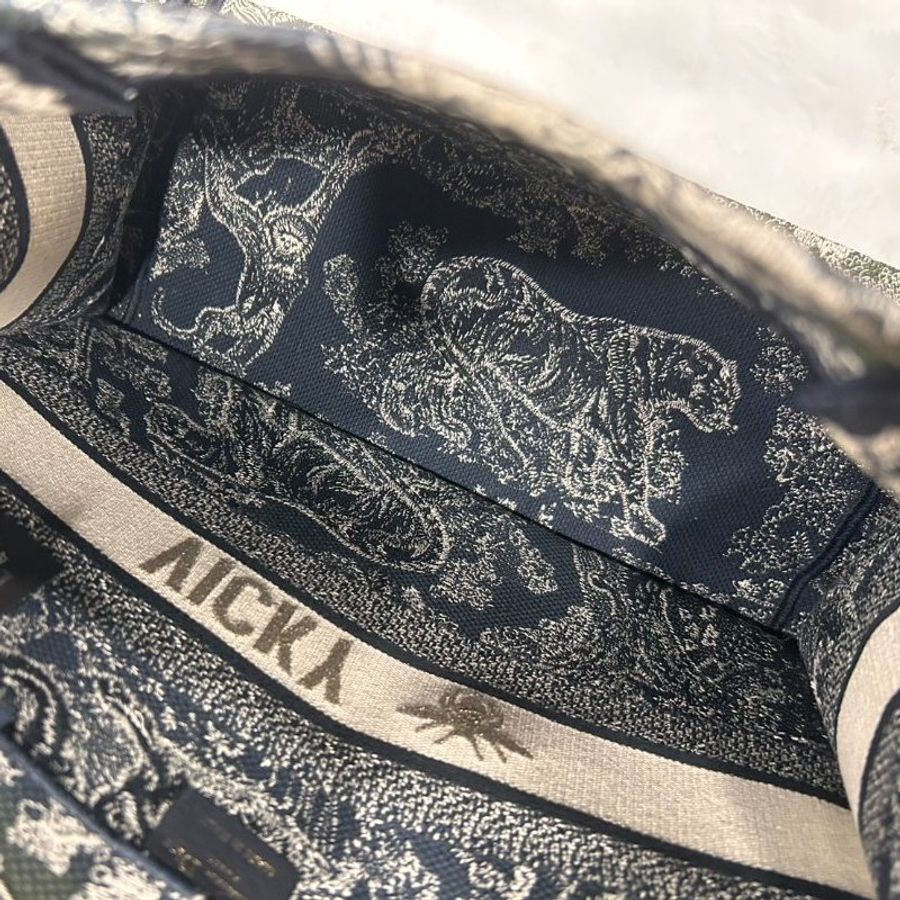 Dior 經典BOOK TOTE系列動物主題圖案 刺繡帆布手提托特包-7