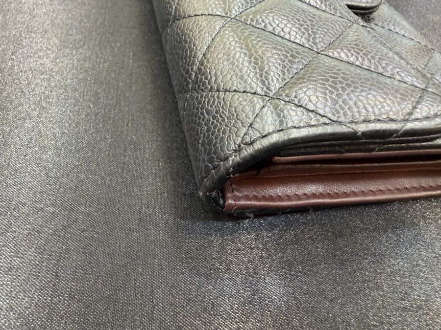 CHANEL 經典黑金荔枝皮三折中夾 - 黑金 晶片款-12