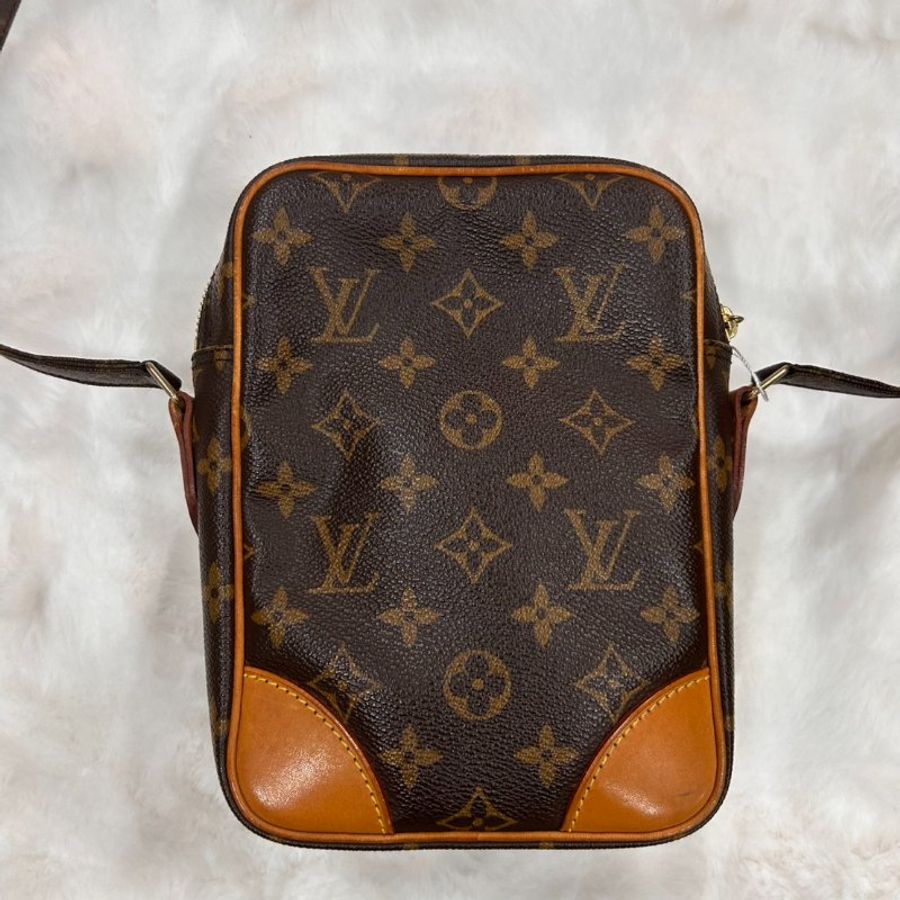 LOUIS VUITTON Monogram 雙眼相機背包-1
