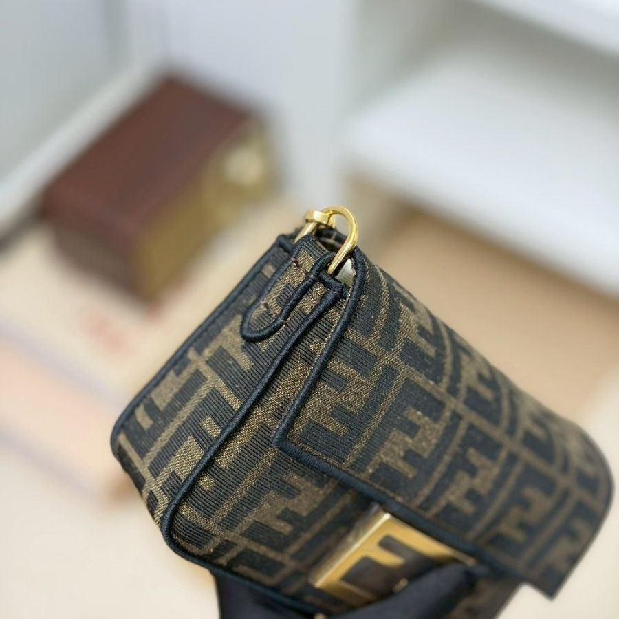 （全新未使用✨✨）🏷Fendi 芬迪．Mini baguette 法棍包-8