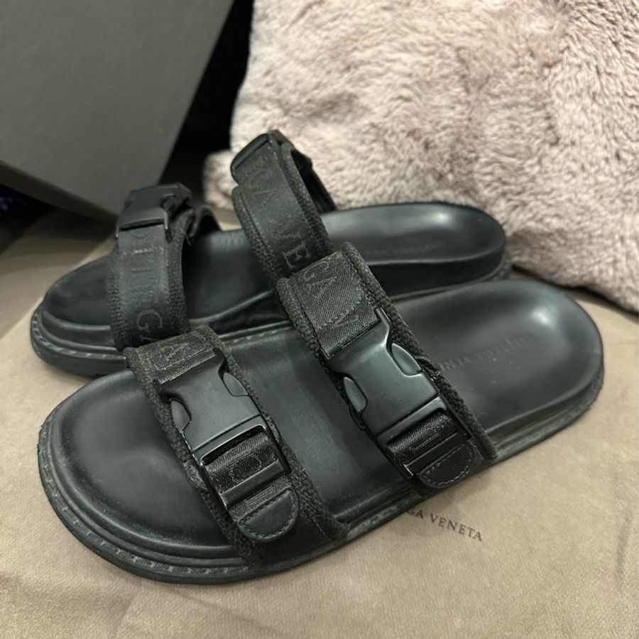 葆蝶家 Bottega Veneta 男裝黑色尼龍 皮革 涼鞋 拖鞋-0