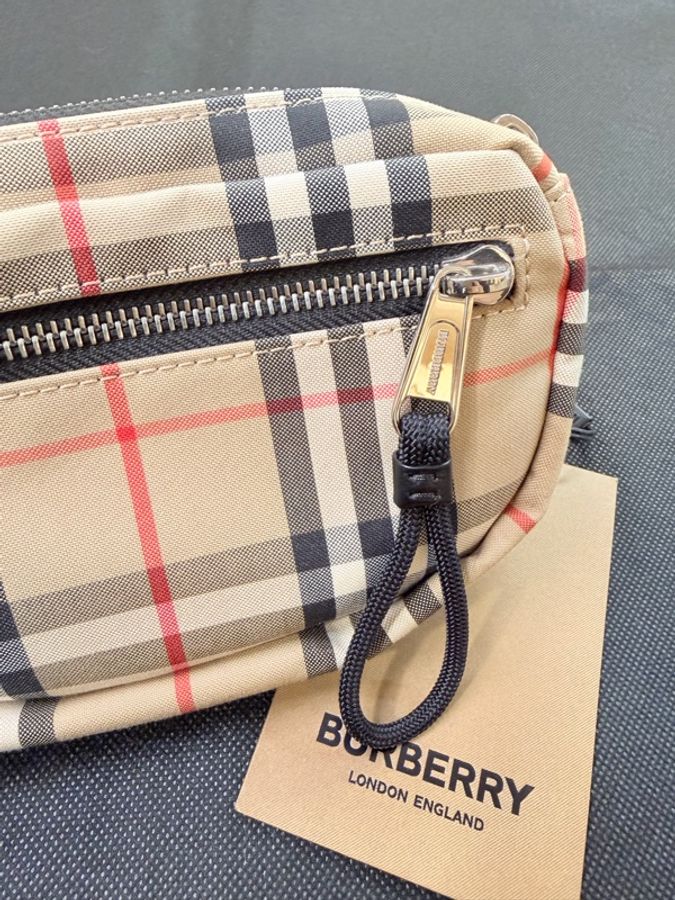 Burberry經典格紋帆布小腰包-4