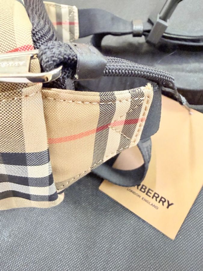 Burberry經典格紋帆布小腰包-16